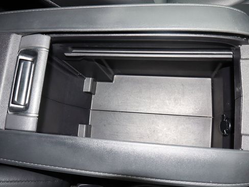 Used 2024 Toyota Highlander XLE image 31