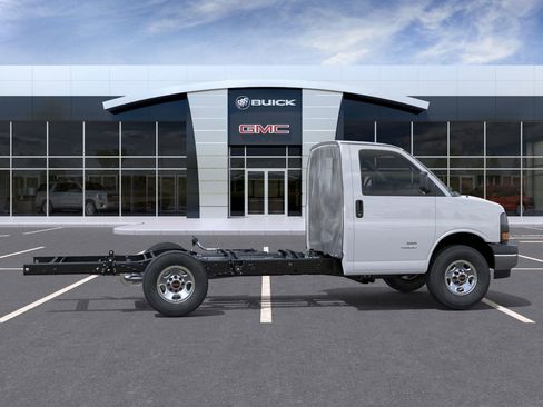 New 2025 GMC Savana 3500 w/ Power Convenience Package RWD image 5