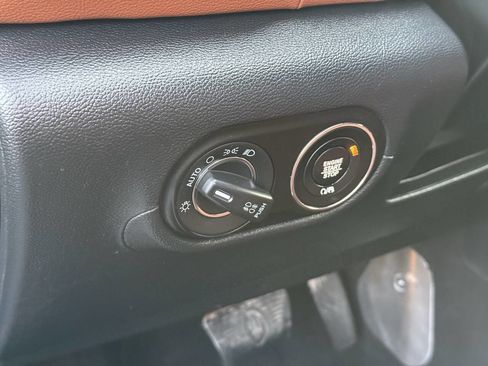 Used 2019 Maserati Levante AWD/4WD image 22