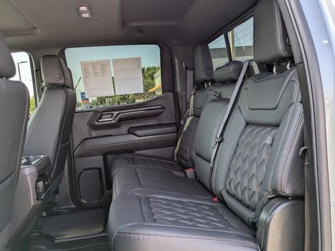 Used 2024 GMC Sierra 1500 AT4 w/ Technology Package AWD/4WD image 14