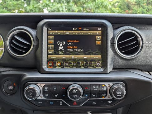 Used 2023 Jeep Wrangler Unlimited Sahara w/ Cold Weather Group AWD/4WD image 29