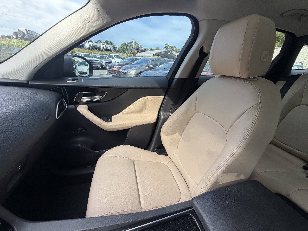 Used 2018 Jaguar F-PACE Premium AWD/4WD image 25