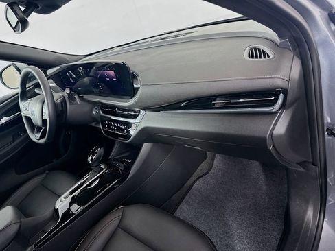 Used 2024 Buick Envista Avenir FWD image 28