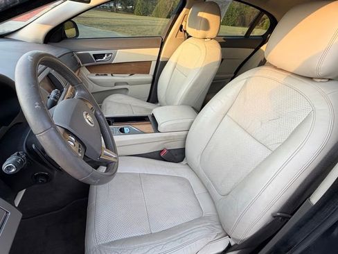Used 2009 Jaguar XF Premium image 11