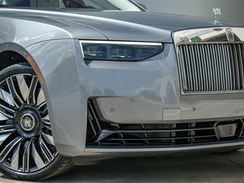 New 2025 Rolls-Royce Ghost image 3