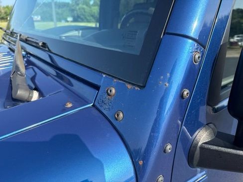 Used 2009 Jeep Wrangler Unlimited Rubicon w/ Dual Top Group AWD/4WD image 9