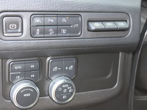 Used 2022 GMC Yukon Denali AWD/4WD image 16