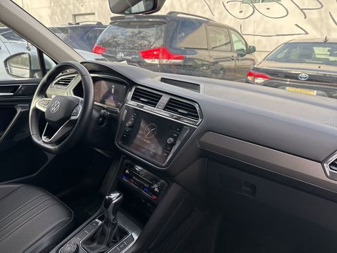 Used 2022 Volkswagen Tiguan SE image 14