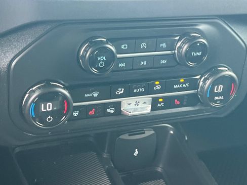 Used 2025 Ford Bronco Outer Banks AWD/4WD image 18