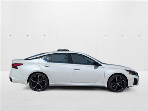 New 2025 Nissan Altima 2.5 SR image 4