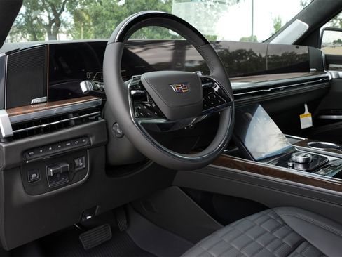 New 2025 Cadillac Escalade Sport Platinum w/ LPO, ONYX Package image 17