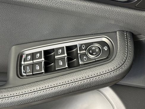 Certified 2026 Porsche Macan AWD/4WD image 13