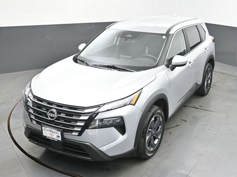 Used 2025 Nissan Rogue SV image 33