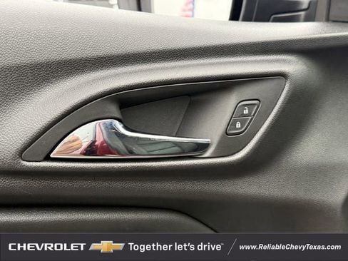 Used 2025 Chevrolet Trax RS w/ Sunroof Package FWD image 29
