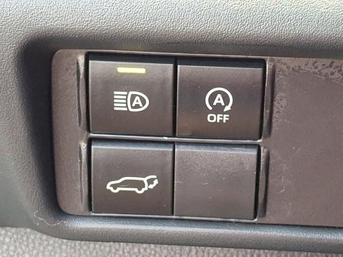 Used 2025 Toyota Highlander LE AWD/4WD image 24