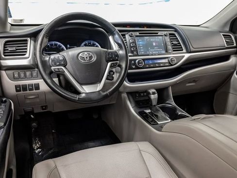 Used 2017 Toyota Highlander Limited AWD/4WD image 7