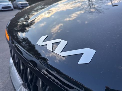 New 2026 Kia Carnival EX image 16