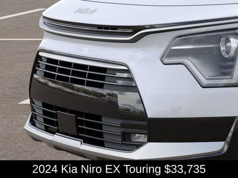 Used 2024 Kia Niro EX Touring image 12