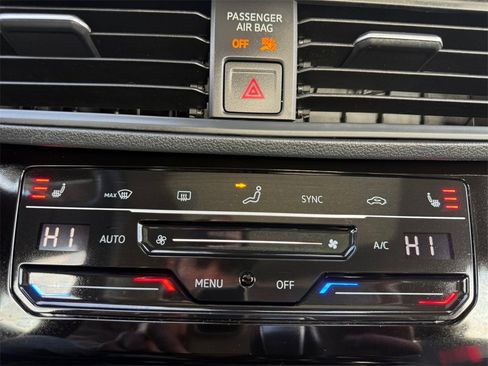 Used 2025 Volkswagen Jetta SE image 29