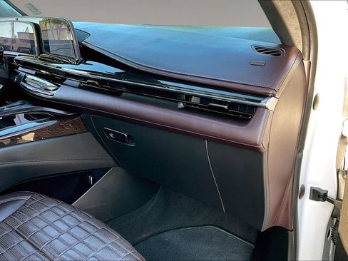 Used 2023 Cadillac Escalade Sport Platinum RWD image 16