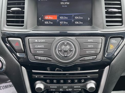 Used 2019 Nissan Pathfinder S image 32