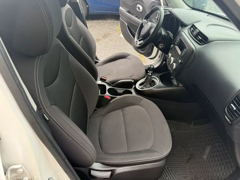 Used 2016 Kia Soul FWD image 38