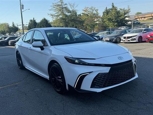 Used 2025 Toyota Camry SE w/ Convenience Package FWD image 3