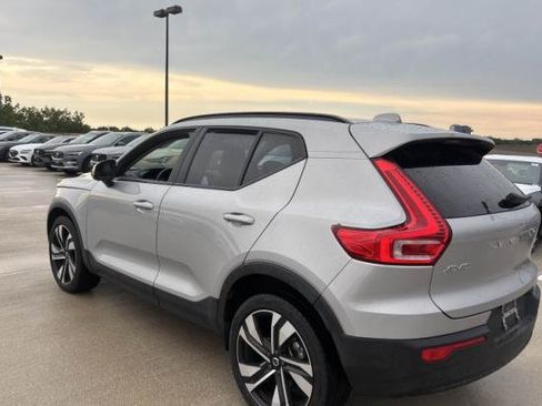 Used 2023 Volvo XC40 B5 Ultimate AWD/4WD image 3