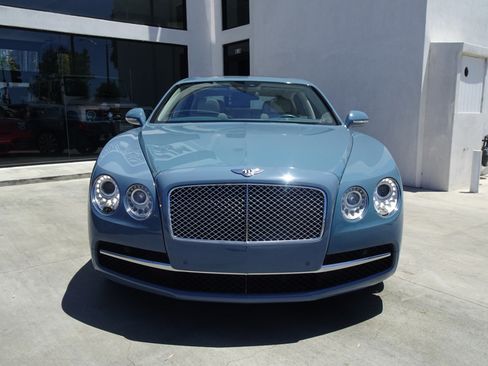 Used 2014 Bentley Flying Spur W12 AWD/4WD image 2