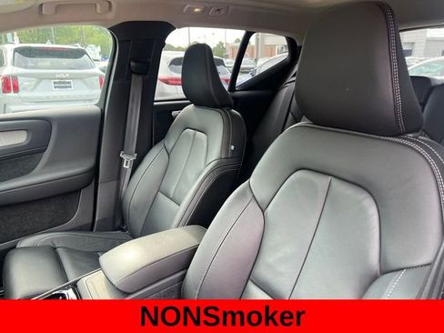 Used 2023 Volvo XC40 B5 Ultimate image 12