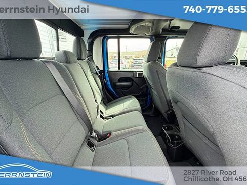 Used 2024 Jeep Gladiator Sport AWD/4WD image 30