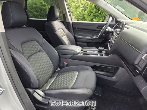 Used 2024 Nissan Pathfinder S AWD/4WD image 16