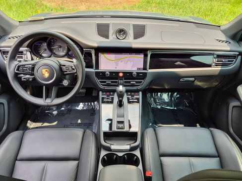 Certified 2026 Porsche Macan AWD/4WD image 21
