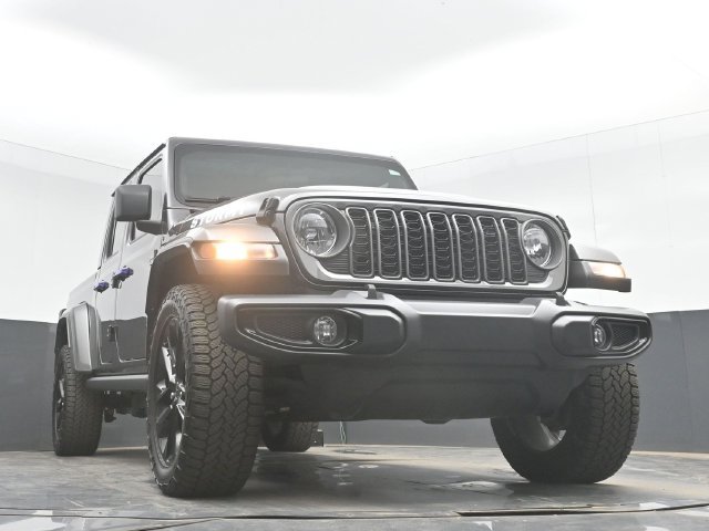 Used 2025 Jeep Gladiator Sport AWD/4WD image 39