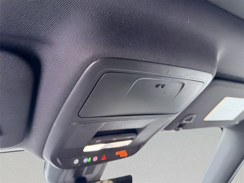 Used 2025 Chevrolet Equinox ACTIV w/ Safety and Technology Package image 27