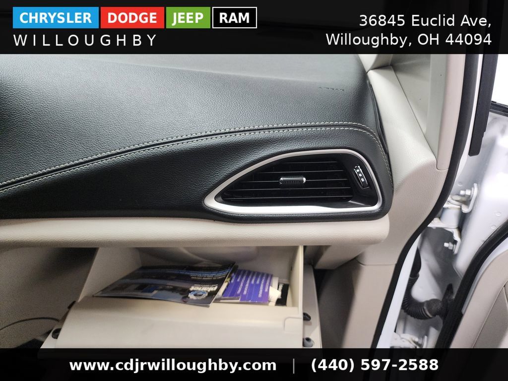 Used 2024 Chrysler Pacifica Limited FWD image 36