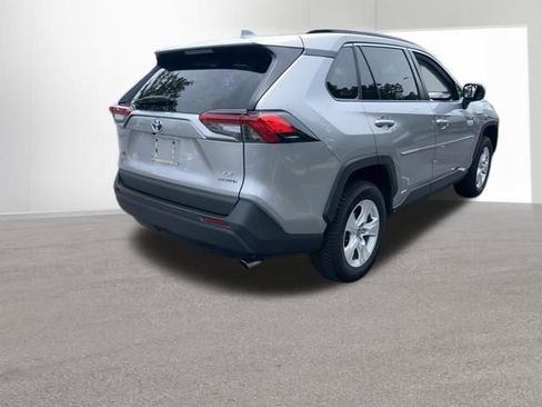 Used 2021 Toyota RAV4 LE AWD/4WD image 14