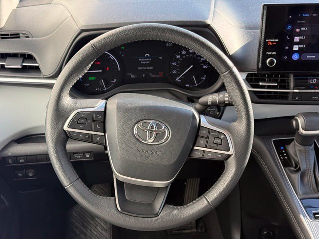 Used 2025 Toyota Sienna XLE FWD image 23