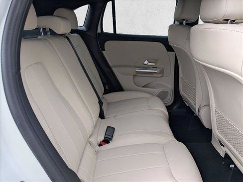 Used 2025 Mercedes-Benz GLA 250 4MATIC image 21