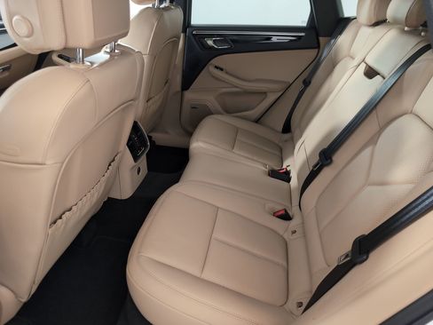 Certified 2026 Porsche Macan AWD/4WD image 19