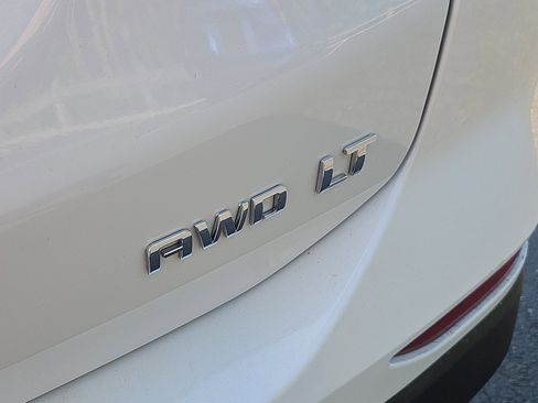 Used 2022 Chevrolet Equinox LT AWD/4WD image 9