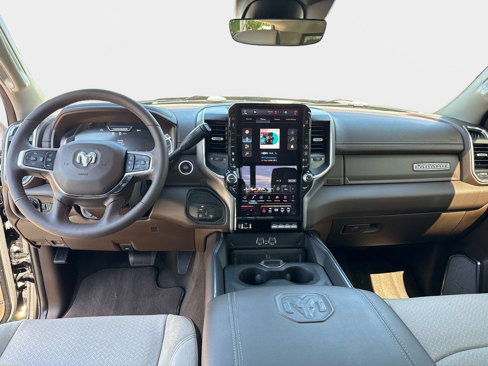 Certified 2025 RAM 2500 Laramie AWD/4WD image 17
