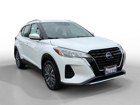 Used 2022 Nissan Kicks SV FWD image 7