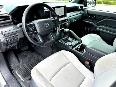 Certified 2025 Toyota Tacoma SR5 AWD/4WD image 13