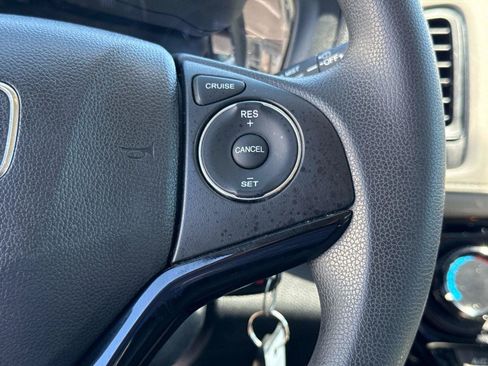 Used 2018 Honda HR-V LX image 27