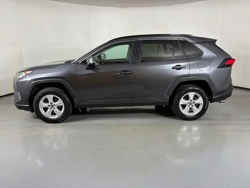 Used 2020 Toyota RAV4 XLE AWD/4WD image 5