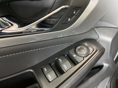 Used 2023 Chevrolet Traverse LT AWD/4WD image 2