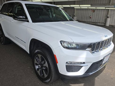 Used 2023 Jeep Grand Cherokee 4WD 4xe w/ Luxury Tech Group II image 2