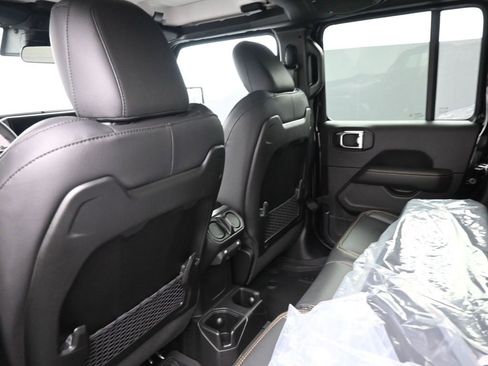 New 2025 Jeep Gladiator Sport image 14