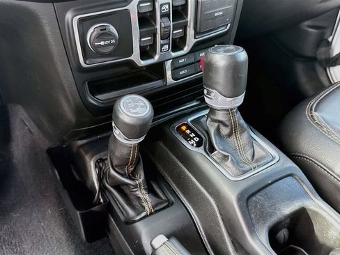 Used 2022 Jeep Wrangler Unlimited Sahara AWD/4WD image 18